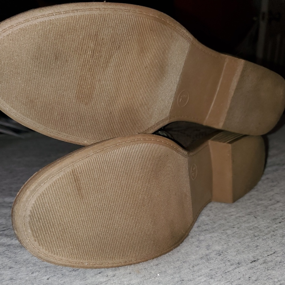 Universal Thread Booties - Picture 5 of 8